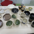東総学園 陶芸コース地域貢献活動として施設へユニバーサルデザイン陶芸作品寄贈の写真