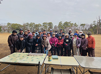 生涯スポーツ同好会・グランドゴルフ①開始前和気あいあいの集合写真