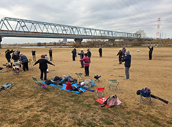 生涯スポーツ同好会・グランドゴルフ③休憩時間に仲間とお茶をします